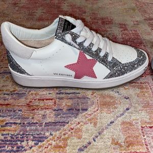 Low top vintage havanas, size 8, perfect condition!